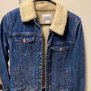 Old navy jean jacket size small worn a couple times like brand new!